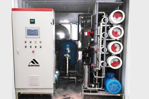 Estação de dessalinização de água do mar por osmose inversa (RO)